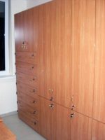 офисный шкаф распашной на заказ ЛДСП